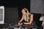 Paris Hilton play the perfect DJ at IRFW 2012 on 1st Dec 2012 (12).JPG